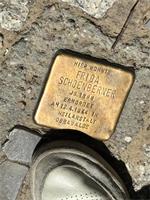 Frida Schoenberner's Stolperstein at Hagelberger Straße 26 in Berlin-Kreuzberg [Photo Credit: Kylee Lynn of the 2025 #FemGeniusesinBerlin]